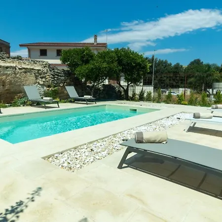 וילה Dimora Zenieri - Terrazze & Piscina קאסארנו